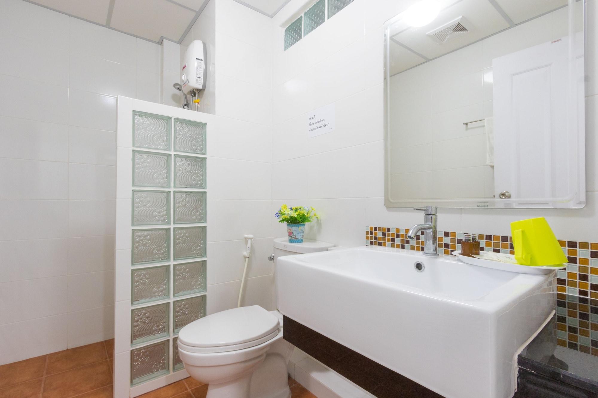Aparthotel Jr Mansion On Nut Soi 25 Bangkok Exterior foto