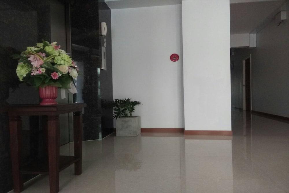 Aparthotel Jr Mansion On Nut Soi 25 Bangkok Exterior foto