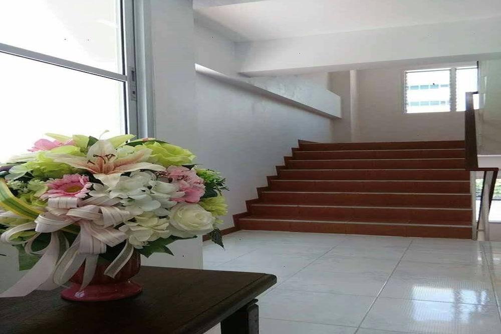 Aparthotel Jr Mansion On Nut Soi 25 Bangkok Exterior foto