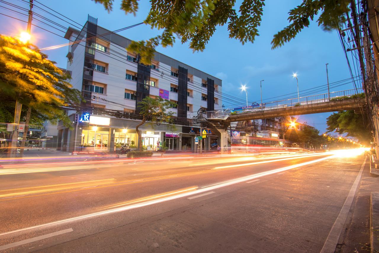 Aparthotel Jr Mansion On Nut Soi 25 Bangkok Exterior foto