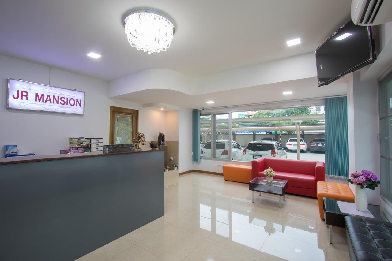 Aparthotel Jr Mansion On Nut Soi 25 Bangkok Exterior foto